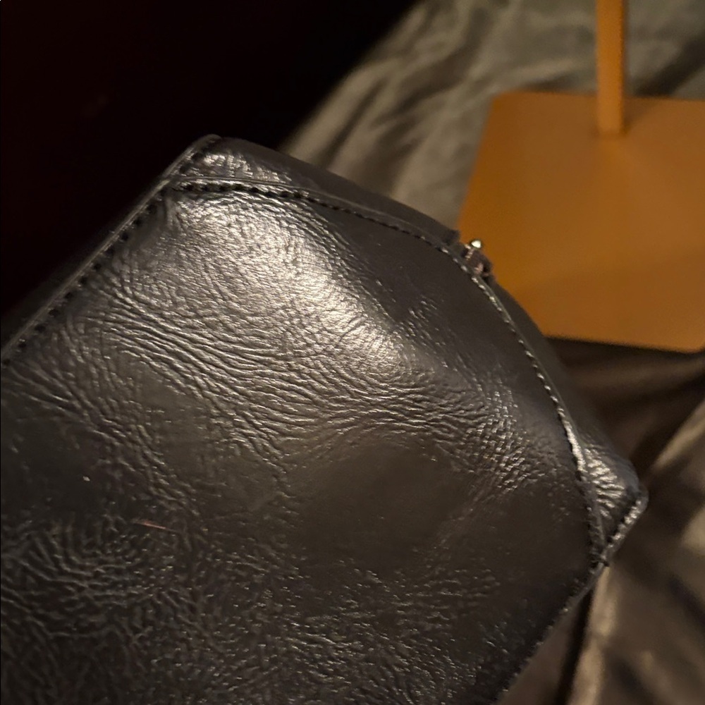 Black Leather Shoulder Bag - Picture 7 of 8